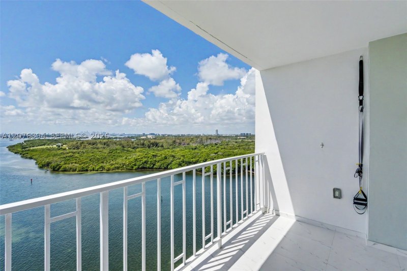 Condo for sale at Arlen House 1924