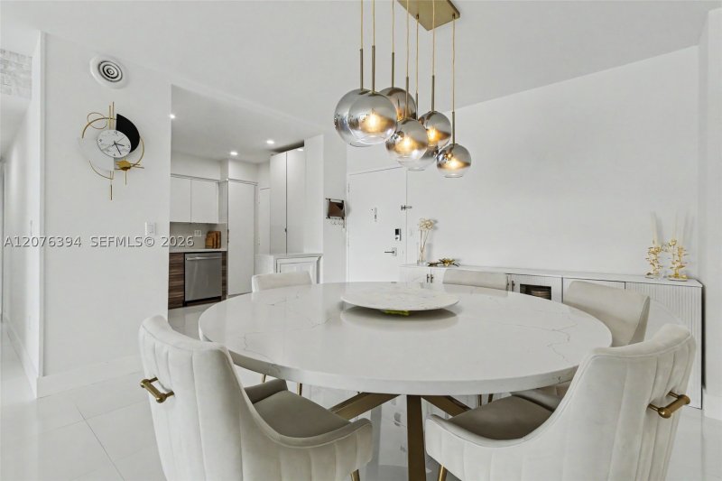 Condo for sale at Arlen House 1924