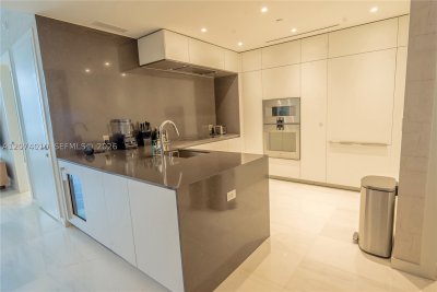 Comprar apartamento no Aston Martin Residences 3109W