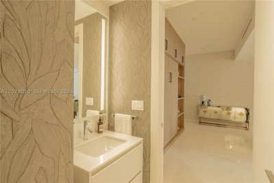 Comprar apartamento no Aston Martin Residences 3109W