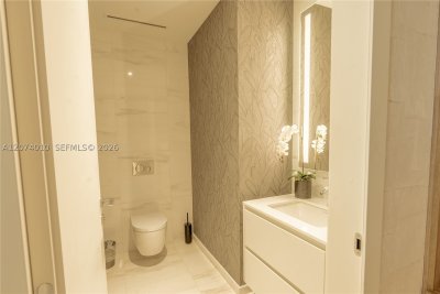 Comprar apartamento no Aston Martin Residences 3109W