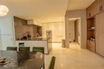 Comprar apartamento no Aston Martin Residences 3109W