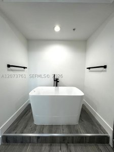 Comprar apartamento no One Fifty One at Biscayne 1403