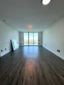 Comprar apartamento no One Fifty One at Biscayne 1403