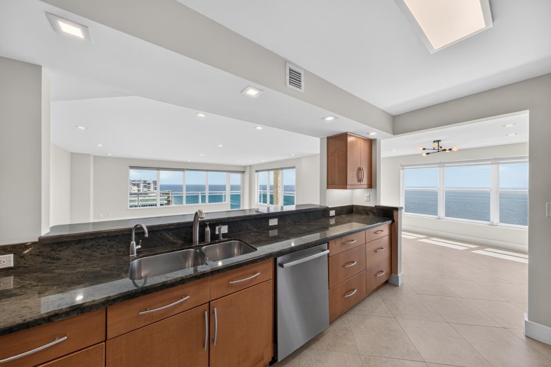 Condo for sale at Playa Del Mar 2417