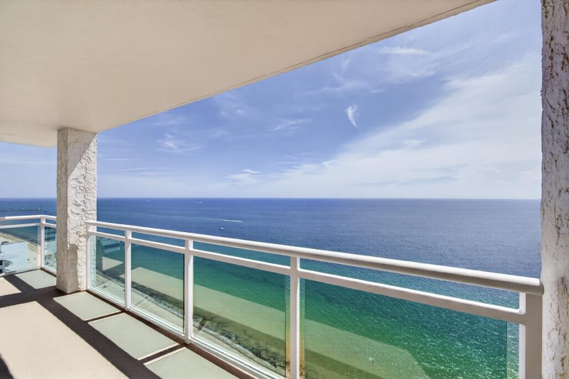 Condo for sale at Playa Del Mar 2417
