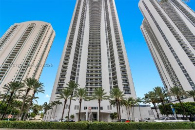 Aluguel de apartamento no Trump Tower One 2406