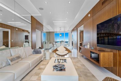 Aluguel de apartamento no Trump Tower One 2406