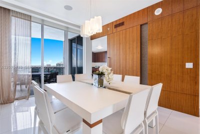 Aluguel de apartamento no Trump Tower One 2406