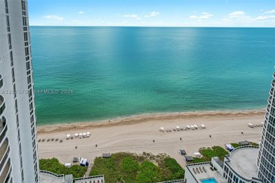 Aluguel de apartamento no Trump Tower One 2406