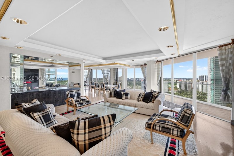 Comprar apartamento no Turnberry Isle 22AB