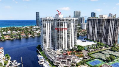 Comprar apartamento no Turnberry Isle 22AB