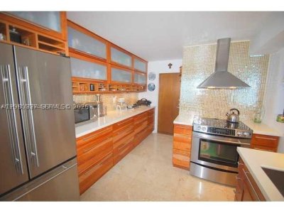 Aluguel de apartamento no Bayshore Place 1101A