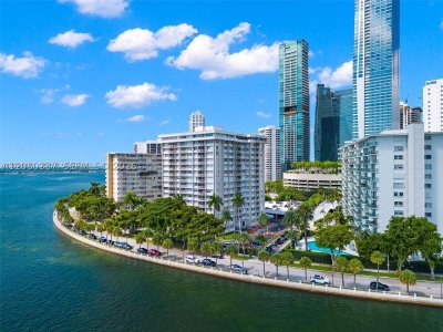 Aluguel de apartamento no Bayshore Place 1101A