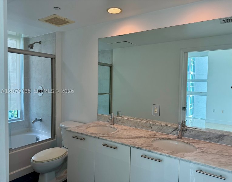 Apartment for rent at The Plaza Tower I 601