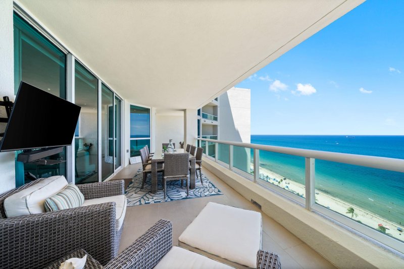 Condo for sale at Las Olas Beach Club 2303