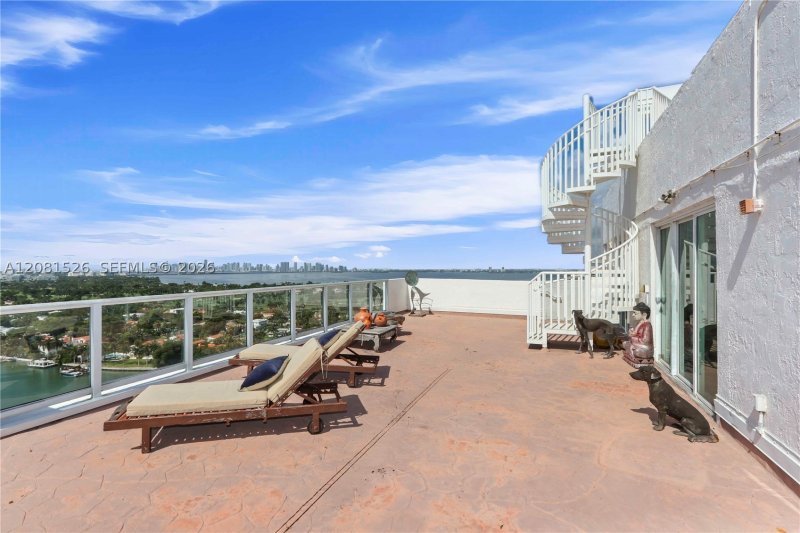 Condo for sale at Grandview 2304