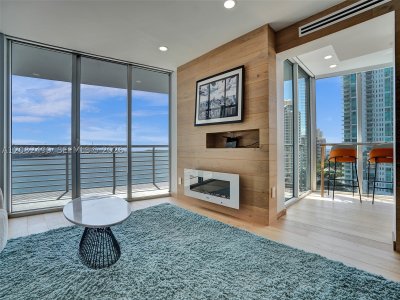 Comprar apartamento no One Miami East Tower 1423