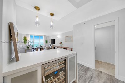 Aluguel de apartamento no The Collins Condo 1409