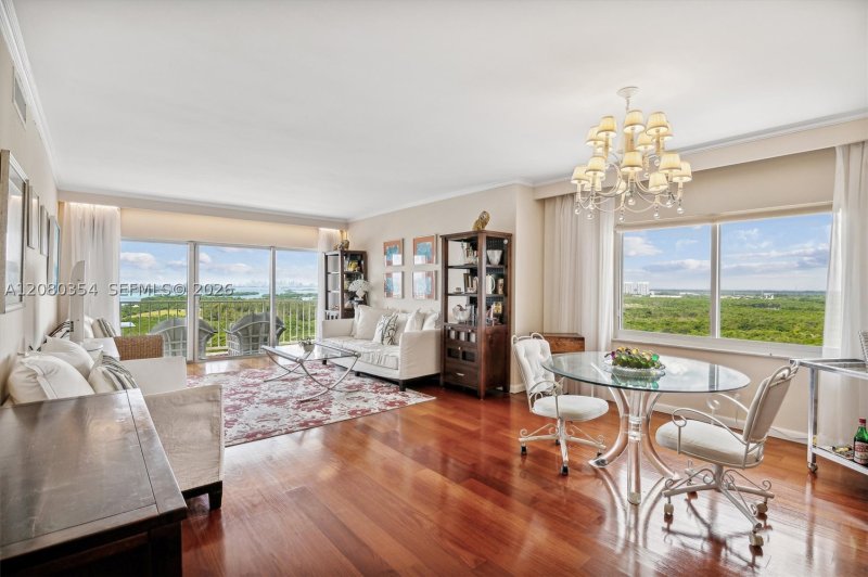 Condo for sale at Arlen House 2122