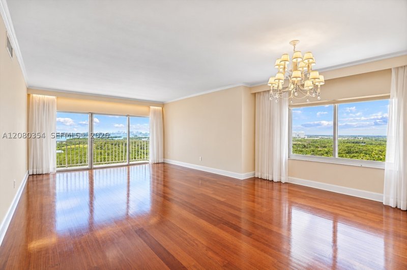 Condo for sale at Arlen House 2122