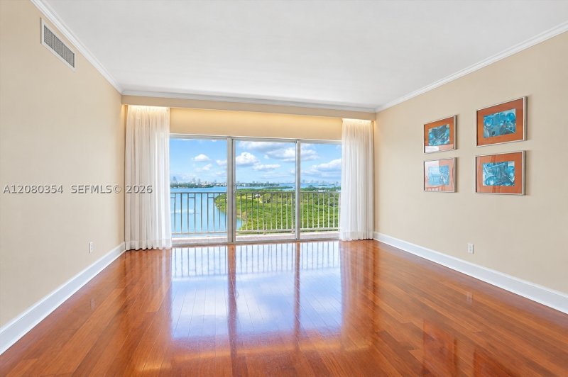 Condo for sale at Arlen House 2122
