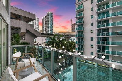 Comprar apartamento no Brickell on the River South 417