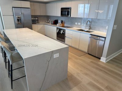 Comprar apartamento no Beachwalk T2701
