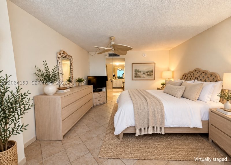 Condo for sale at Maison Grande 833