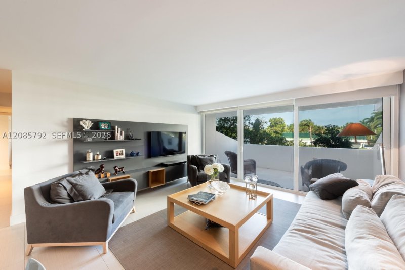Condo for sale at Commodore Club South 206