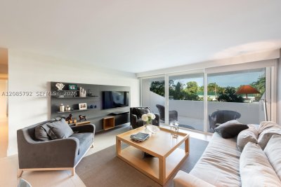 Comprar apartamento no Commodore Club South 206