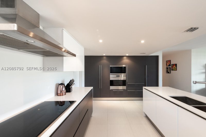 Condo for sale at Commodore Club South 206