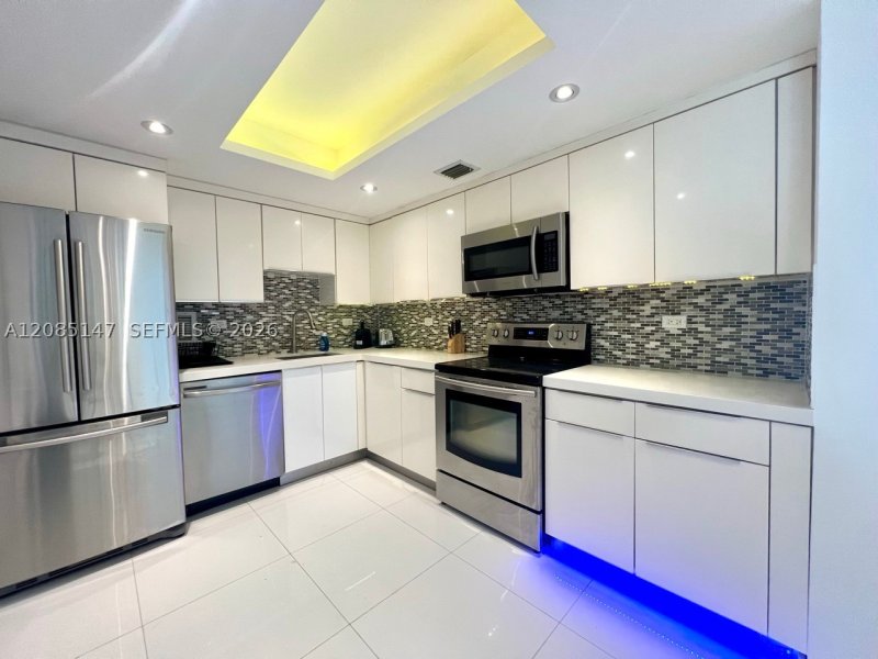 Apartment for rent at Oceanside Plaza 9Y