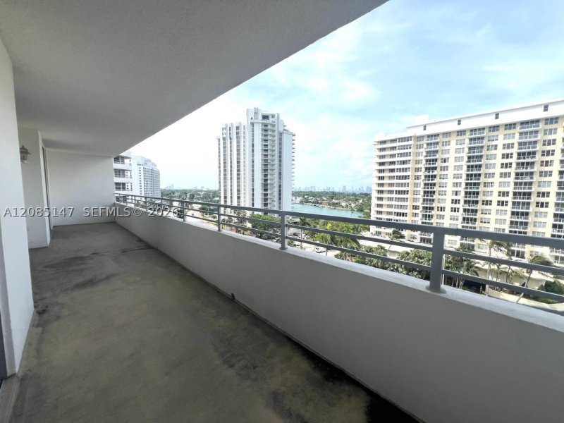 Apartment for rent at Oceanside Plaza 9Y