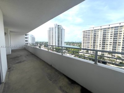Aluguel de apartamento no Oceanside Plaza 9Y
