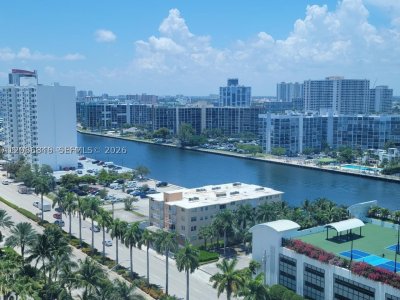 Aluguel de apartamento no The Wave Condo 1634