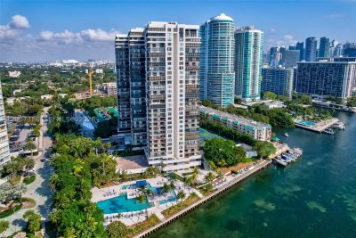 Aluguel de apartamento no Brickell Bay Club 2814