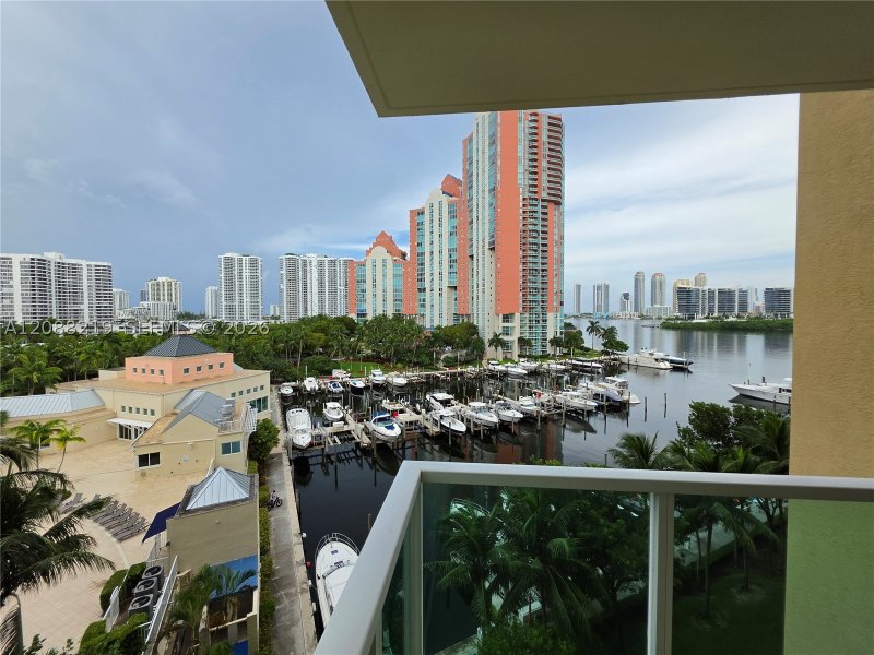 Comprar apartamento en Aventura Marina 705