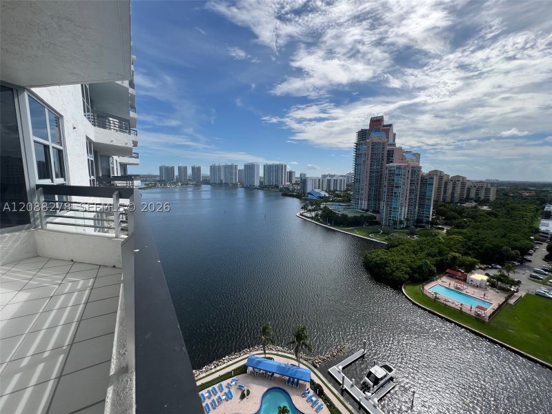 Mystic Pointe 500 Apt #1903
