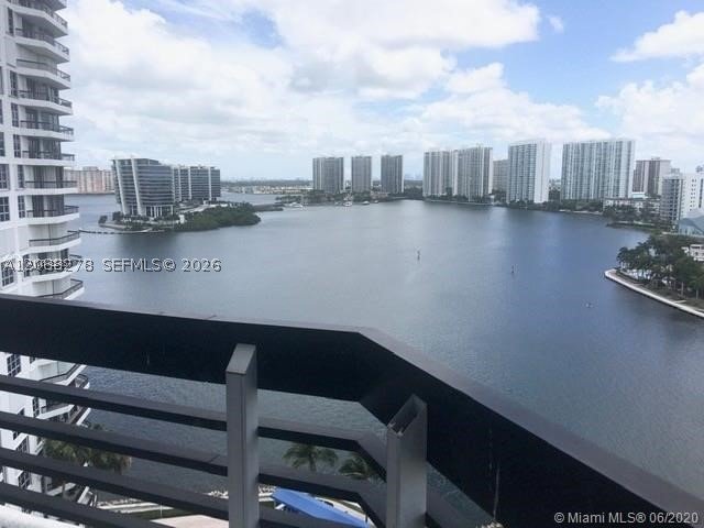 Aluguel de apartamento no Mystic Pointe 500 1903