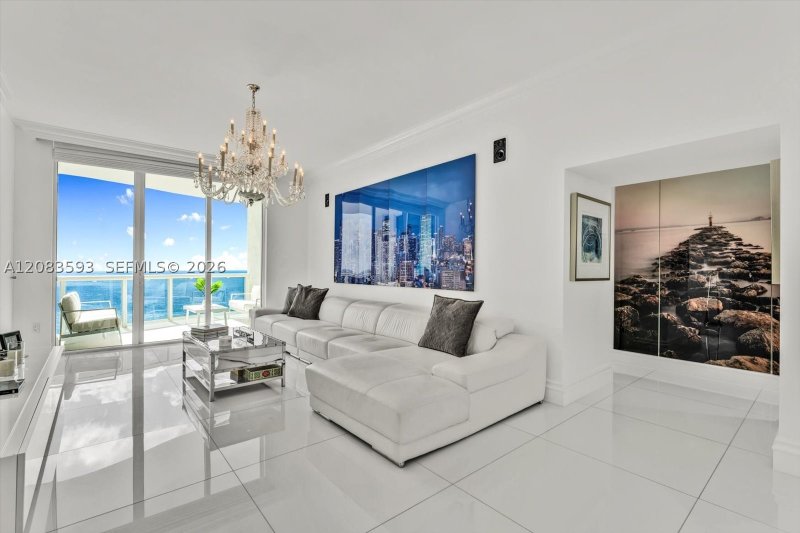 Comprar apartamento no Trump Tower Two 1606