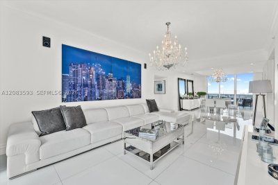 Comprar apartamento no Trump Tower Two 1606
