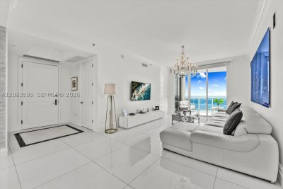 Comprar apartamento no Trump Tower Two 1606