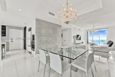 Comprar apartamento no Trump Tower Two 1606