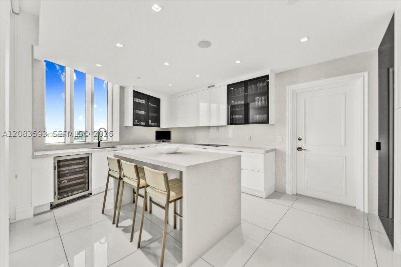 Comprar apartamento no Trump Tower Two 1606