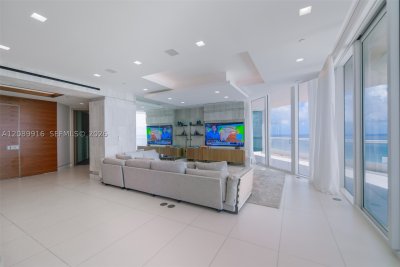 Comprar apartamento en Turnberry Ocean Colony 3204