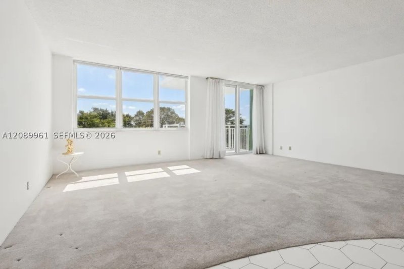 Condo for sale at Bayview Towers C402