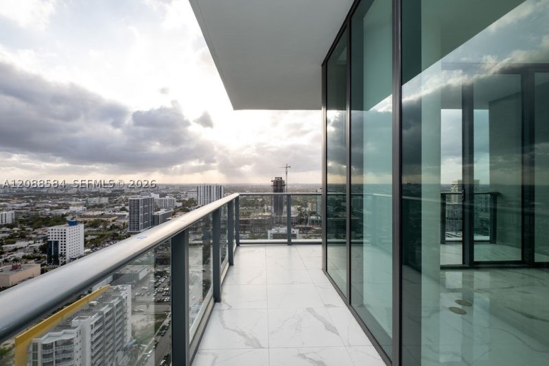 Condo for sale at Gran Paraiso 3101