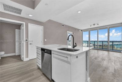 Comprar apartamento no Marina Blue 1710
