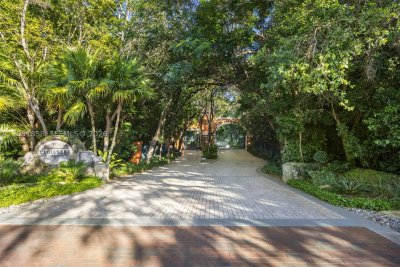 Comprar apartamento no Cloisters On The Bay 1204